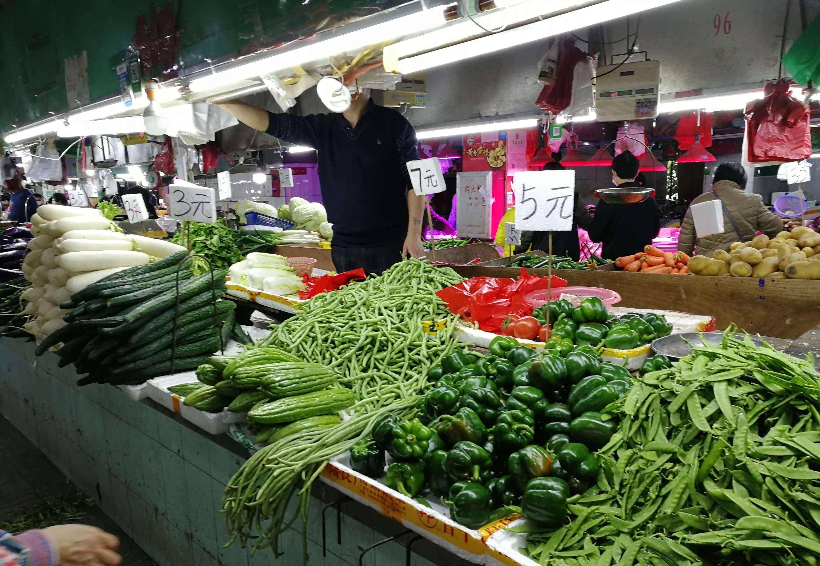 中老年人注意:菜市场有新大坑!