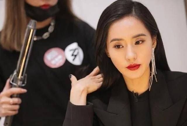 《乘风破浪的姐姐》王智:气质依旧,穿衣清新,文艺又甜美_白色_衬衫_丹