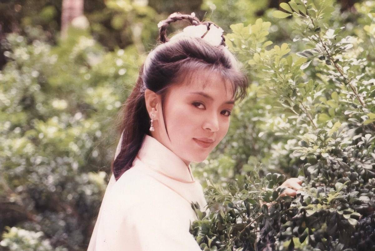 金庸戏中4位最美小龙女,李若彤刘亦菲齐上榜,谁最经典?