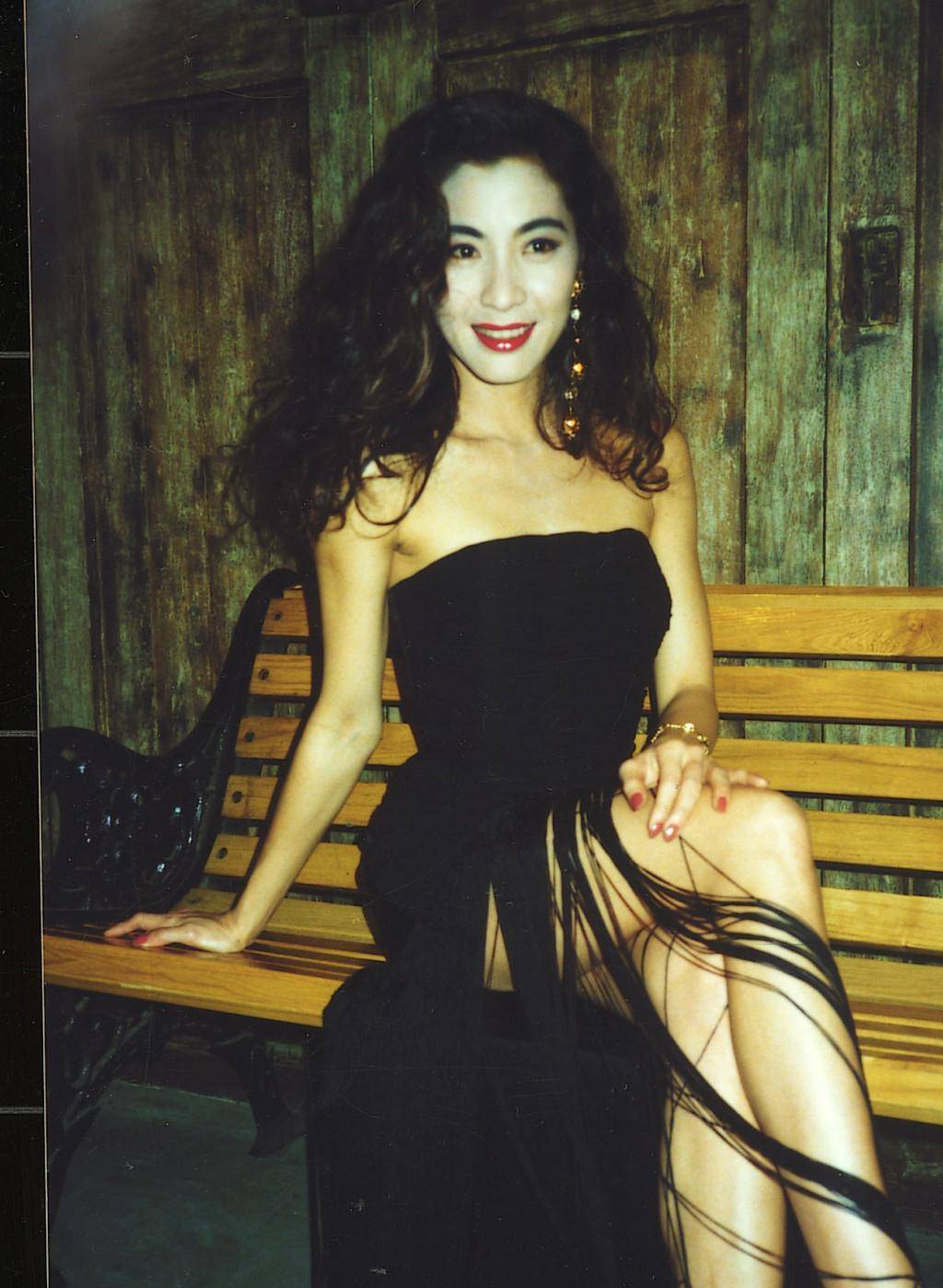 1983年,年仅21岁的华裔女演员杨紫琼获得马来西亚小姐选美冠军,后受邀