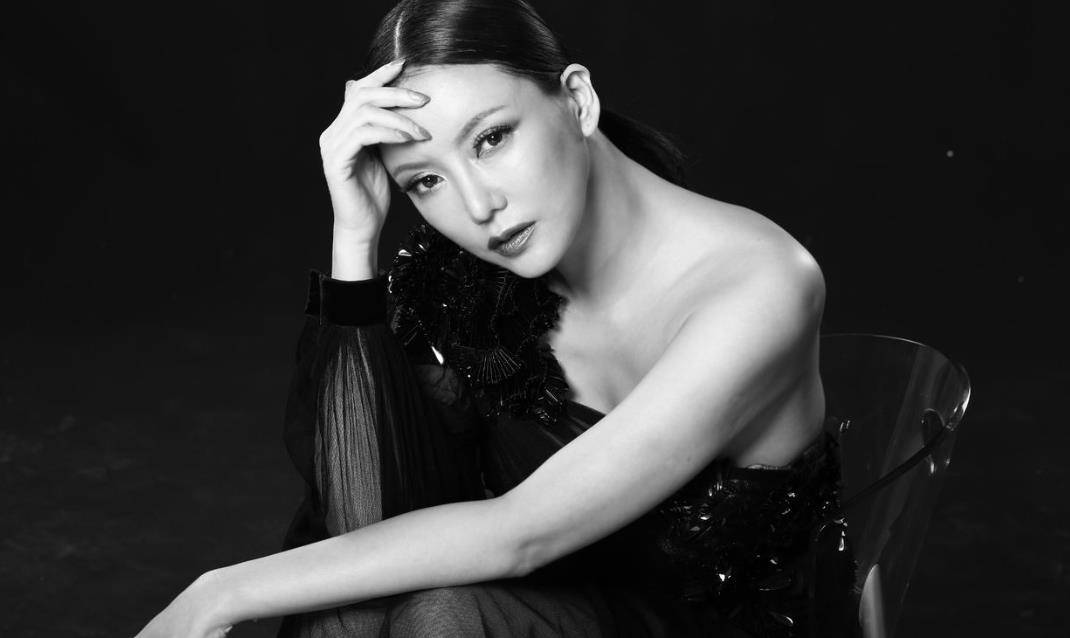 从一代"外星人"到红人,彭丹太50岁依旧牛逼!_香港_发展_身材