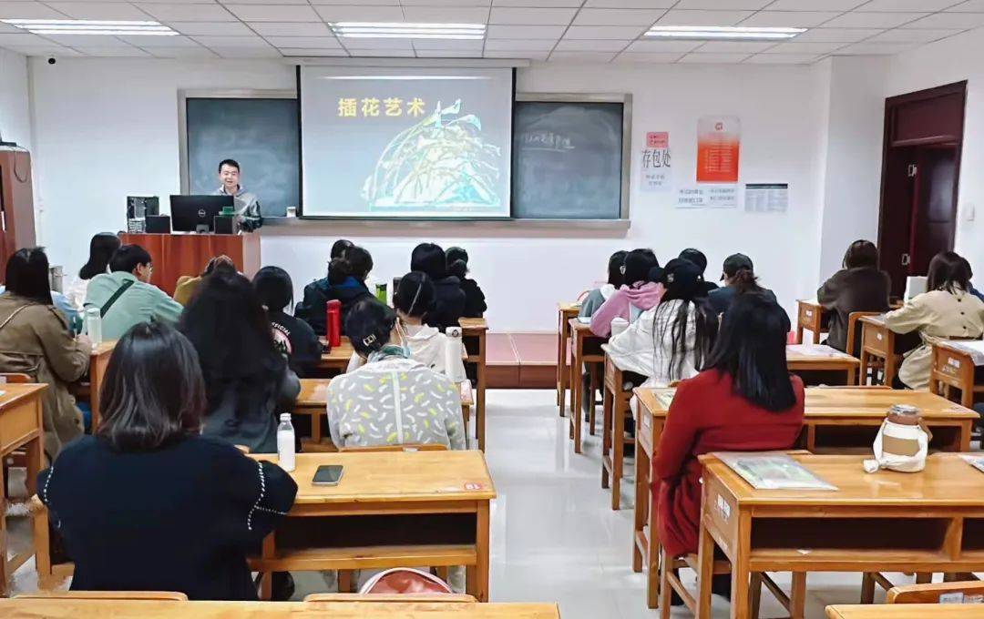 花艺师（花艺师助理主要做什么） 第3张