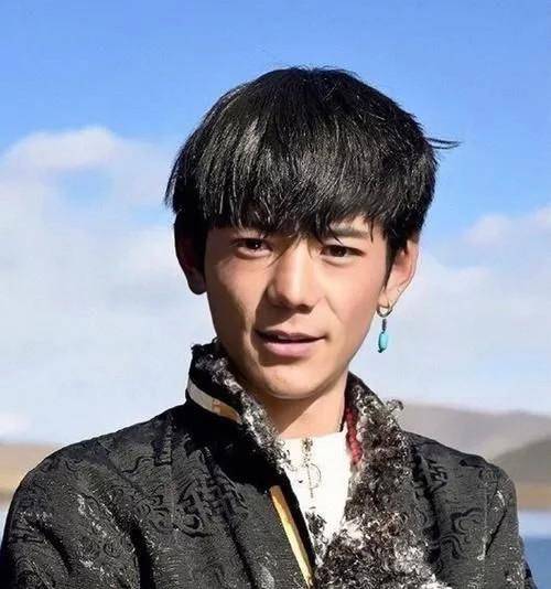 对于一些内涵的评论,索南旦措也没有反击.反而奉上一句祝福:扎西德勒.