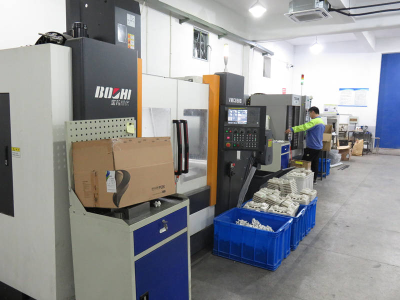 塑料非标件的生产和研发,在特种塑料型材加工成型有相当丰富的经验