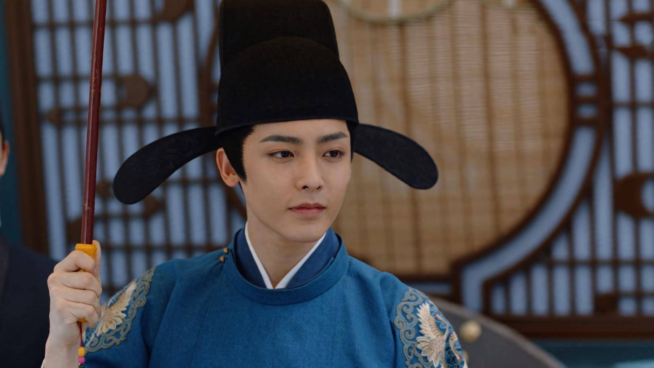 这般女子:容伯爷前后反差太大,是穿帮还是郡主教夫有方?