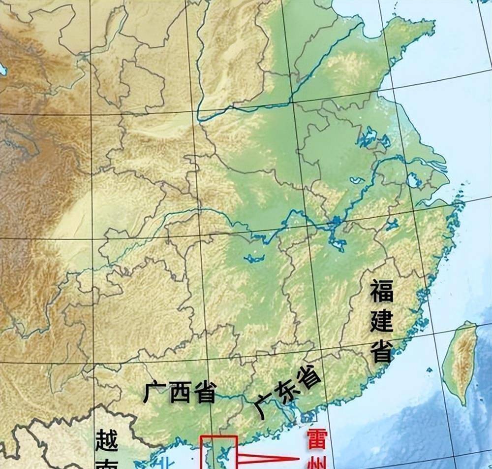 東部地區為沖積和海積平原,約佔雷州半島總面積的17.4%.