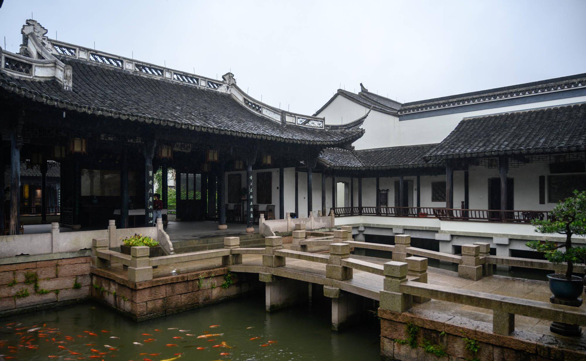 金庸故居门票:25元/人;地址:海宁市和三坊17号.