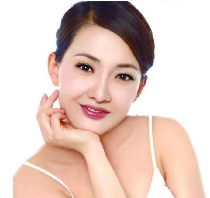 她是射击冠军,也是冯巩媳妇,曾11次登上舞台,如今被老公宠_牛莉_情绪