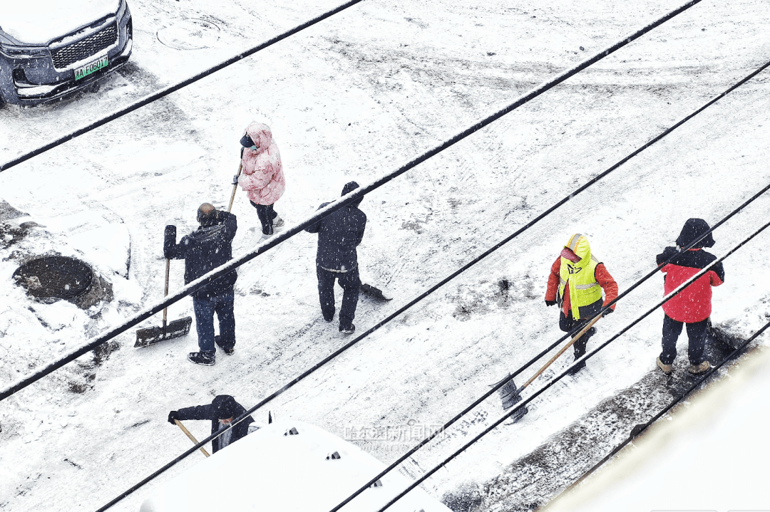 雪不断下！清冰雪大军连夜战春雪｜省内27条高速封锁