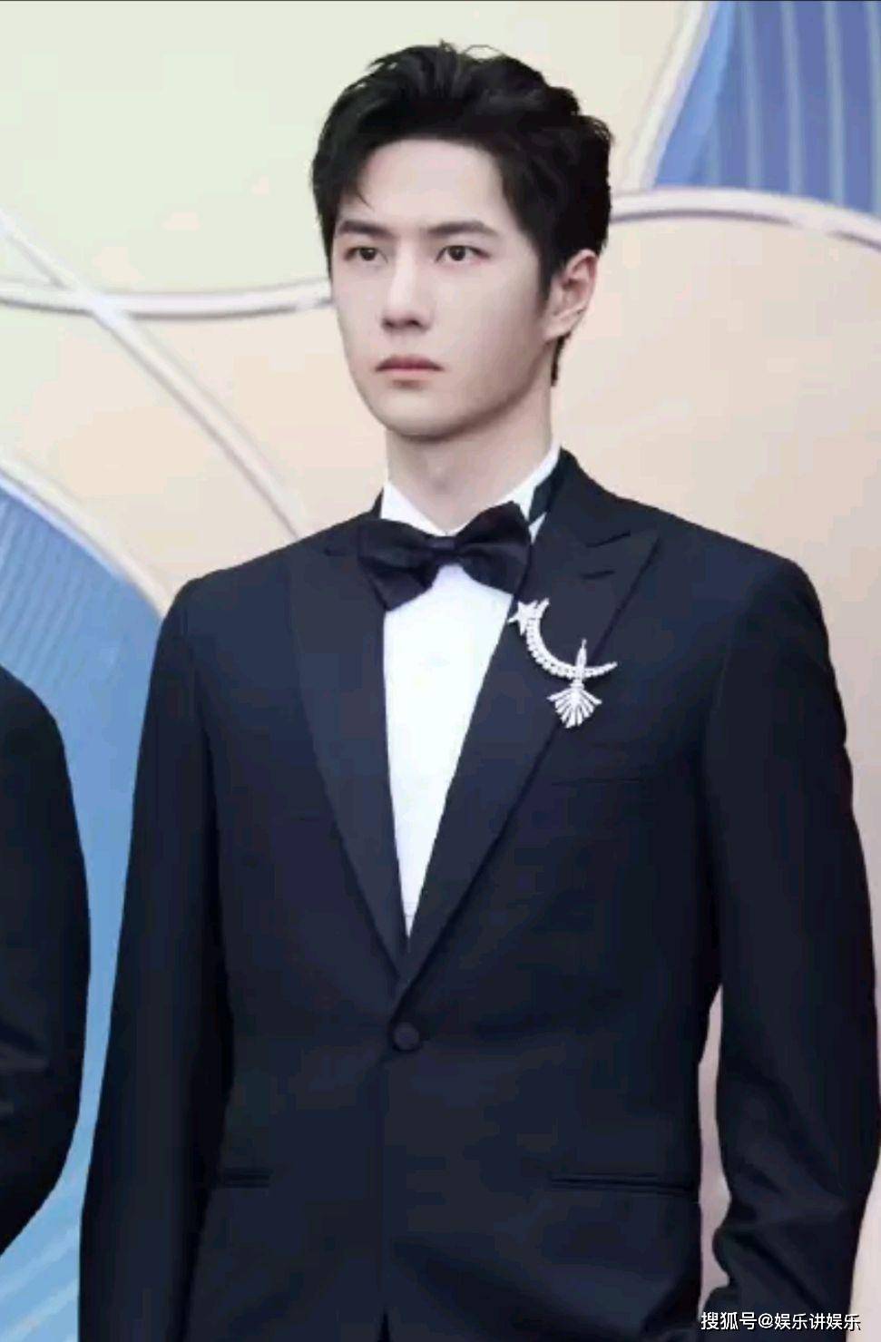 王一博确认"微博之夜",妆发摄影师被疯抢,粉丝:王逸铎加油!