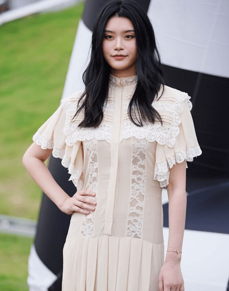 奚梦瑶近况首次亮相lv大秀,体态臃肿发型凌乱,仍未入豪门_何猷君_何老