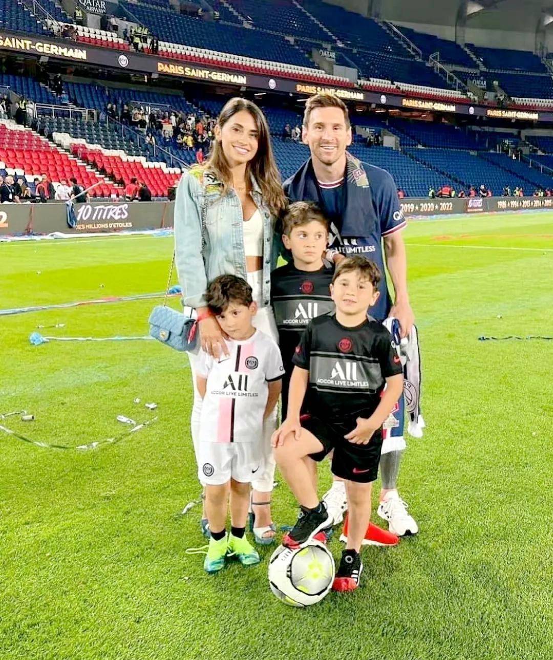 梅西的7个金球和三个帅气可爱的儿子,青梅竹马的老婆安东内拉_孩子_带