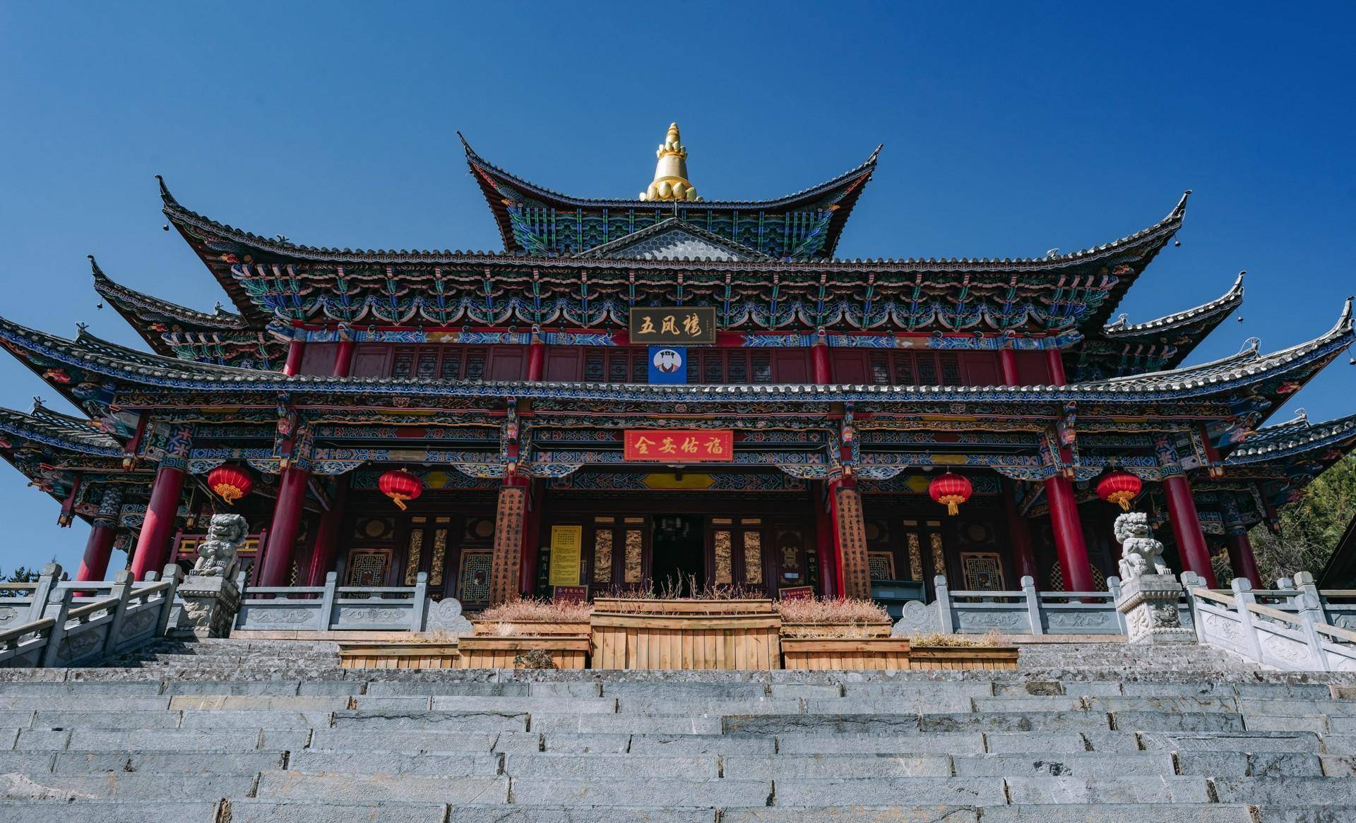 丽江仲巴活佛的寺庙图片