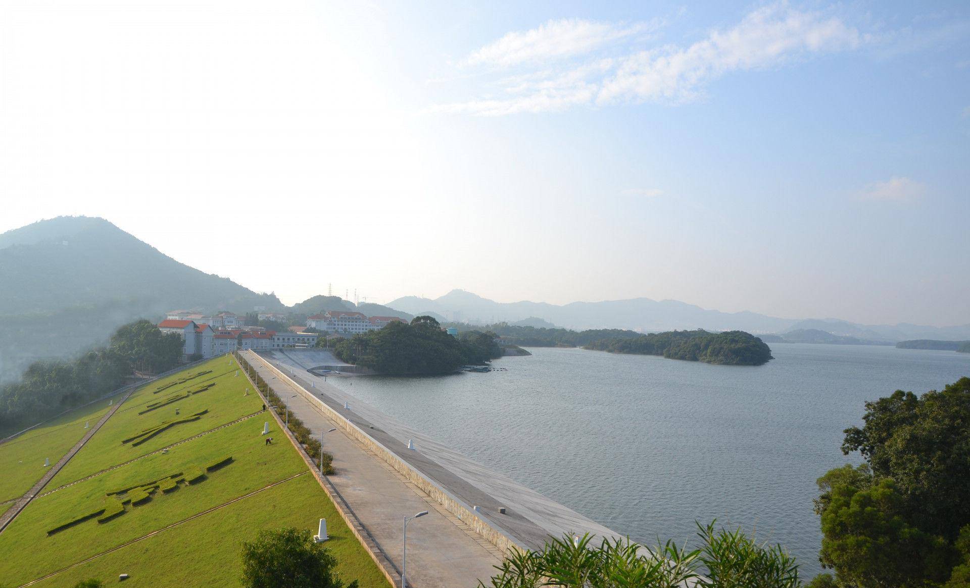 广东地理:铁岗水库,深圳境内最大的水库,集水面积达64平方公里_建设