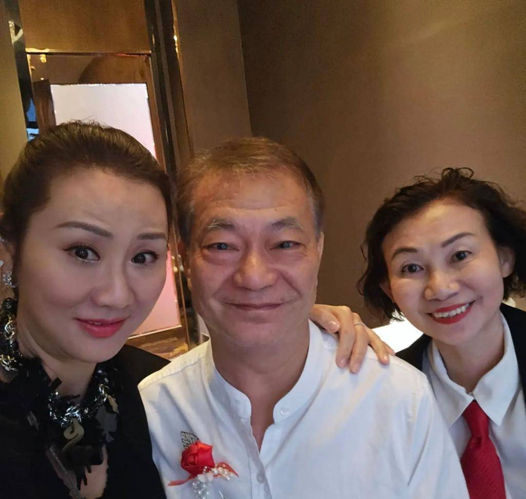 其后在tvb演出过不少剧集以及综艺表演,他曾经模仿蔡枫华,张国荣,达明