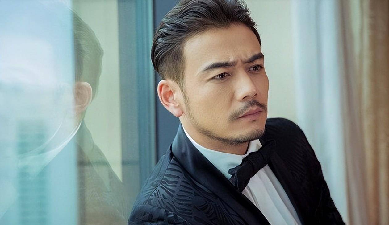 杨烁:16岁北漂,落魄时娶女神王黎雯,最大败笔是抵抗新规_戴饶_工作