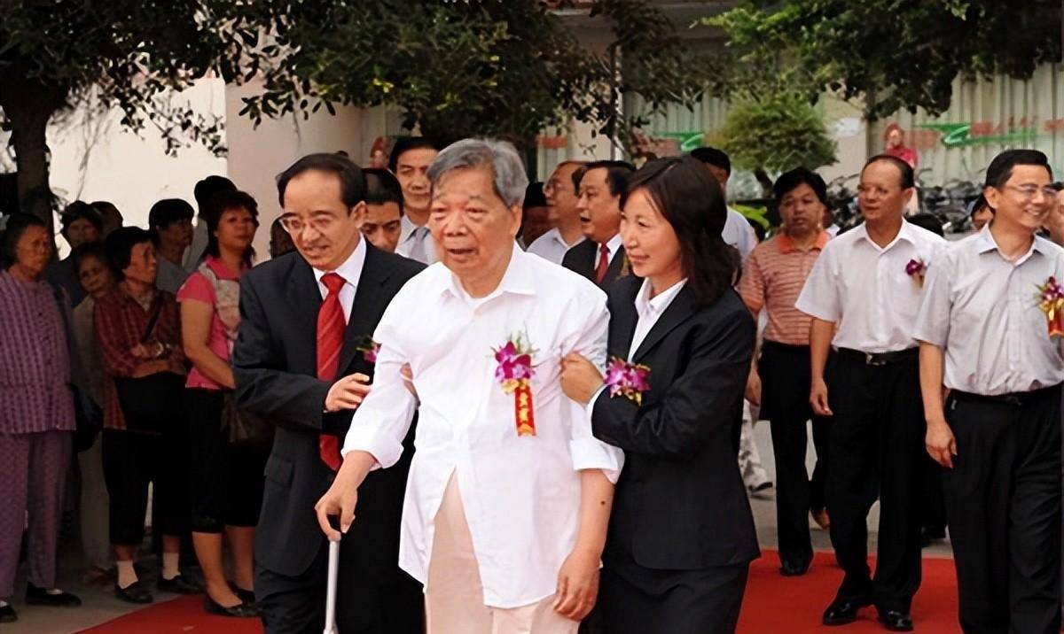 他曾主政南宁市,担任过广西省长和中央顾问委员,正部级享年95岁_革命