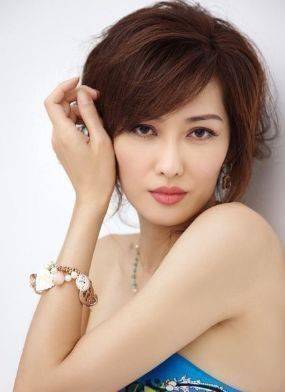 被豪门男友骗走4个亿的孟广美,卖车卖房还债,年过半百又嫁豪门_孟光美