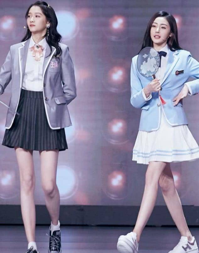 165cm的张天爱,与关晓彤站在一起,相差7厘米太明显了_身高_面部_眼睛