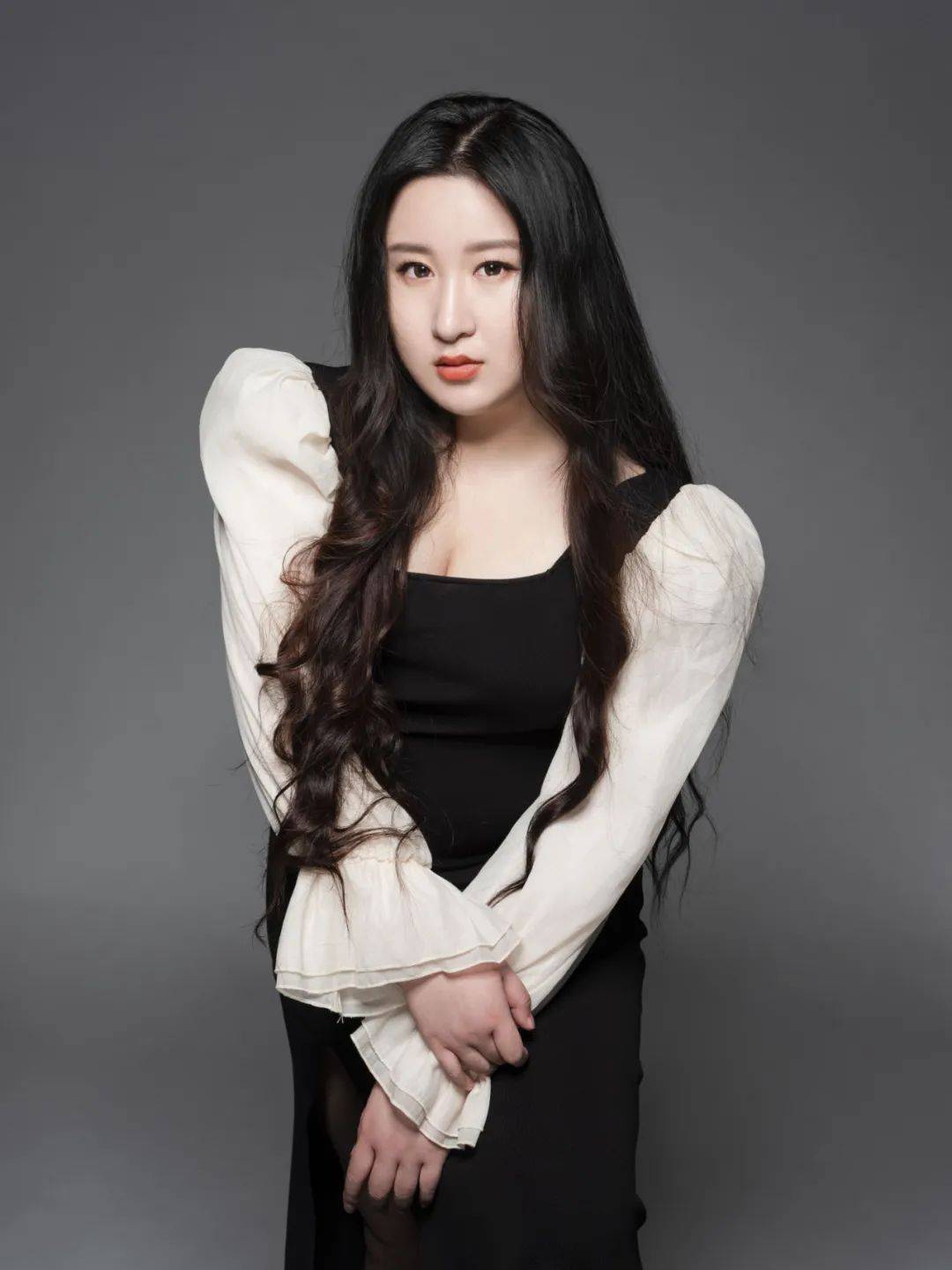 嵇嘉禾因为就连叶倩文都表示很是欣赏锤娜丽莎锤娜丽莎的唱功是毋庸