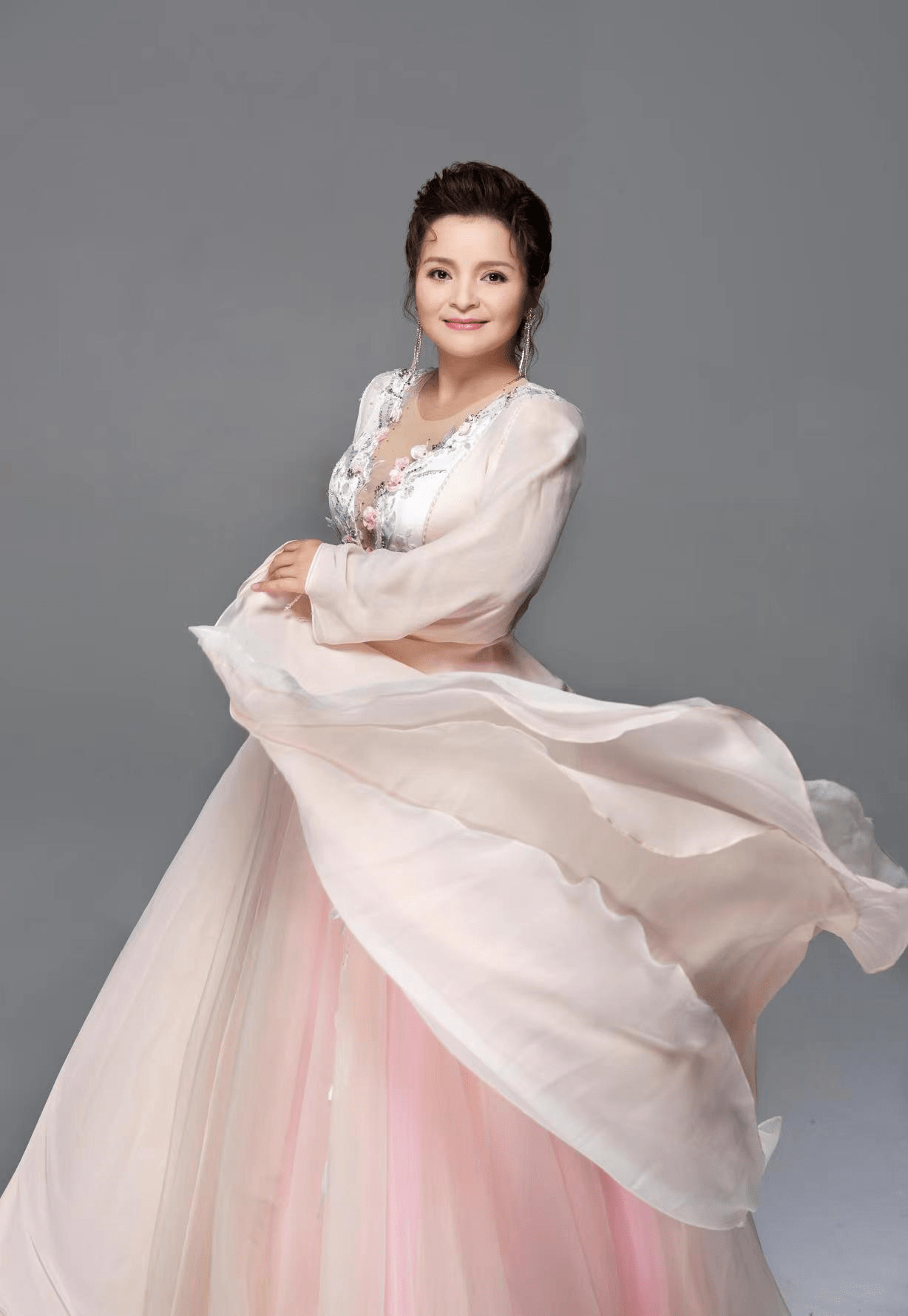 "东方夜莺"吴碧霞携手"金陵十二钗"鹭岛登台唱响红楼一梦_观众_民族