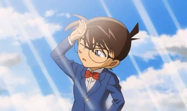 介绍篇(柯南变小,无可奈何)在工藤新一和小兰去游乐园玩的时候,他看到