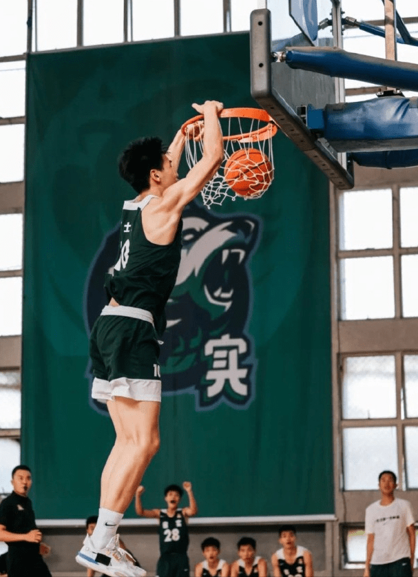 宏远锋线救星来了,张庆鹏外甥率队夺冠,朱八押宝成功_彭仕峻_青年