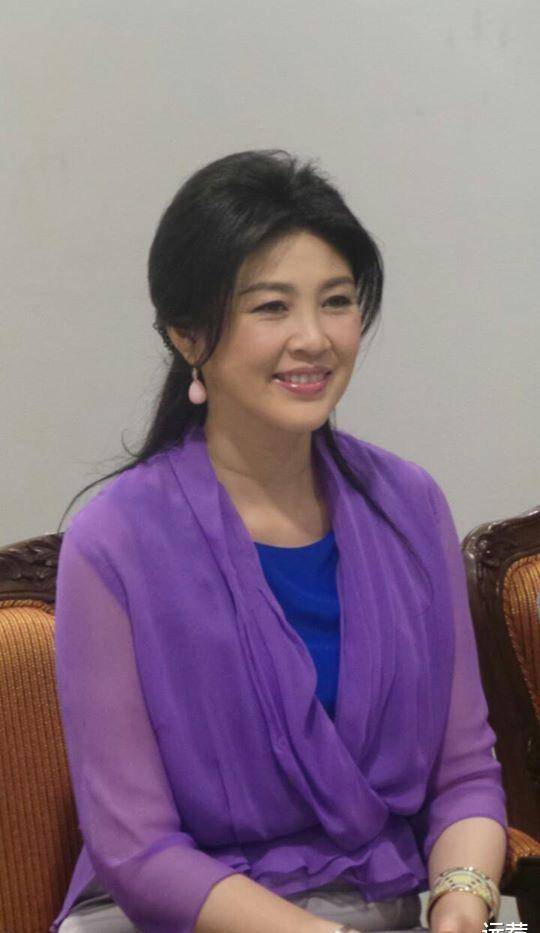 52岁英拉晒近照!风韵犹存气质迷人!背后的中国元素亮了!