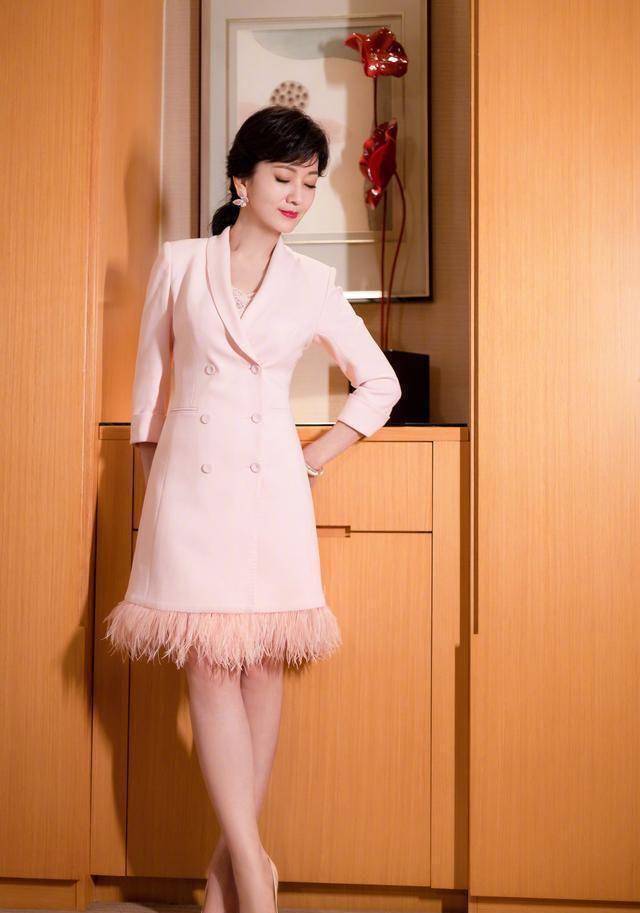 赵雅芝65岁生日,晒老公视角美照,吃浪漫烛光晚餐_岁月_时光_女神