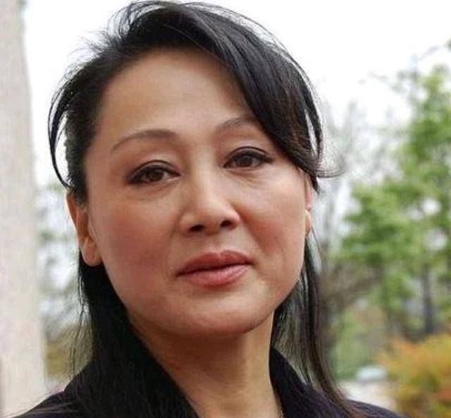 58岁王姬含泪谈"傻"儿子,耗尽家财治病,因名利受苦一辈子_工作_孩子