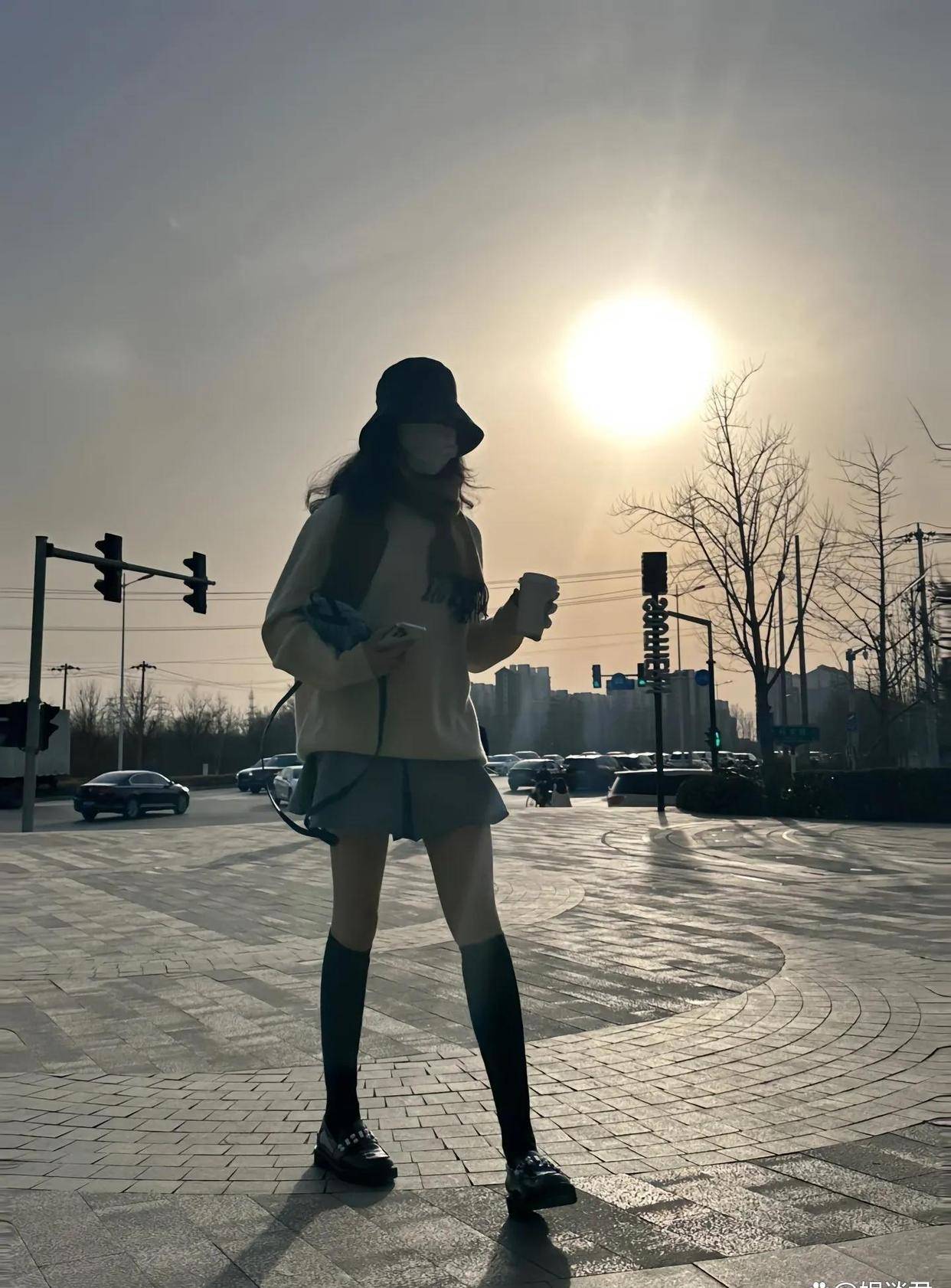 暴瘦后双腿细如麻杆,照片不敢露脸被疑不自信_时候_网友_电视