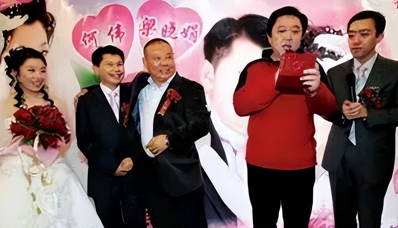 2013年32岁的何云伟迎娶了戏曲学院研究生毕业的美貌娇妻陈笛,在经历