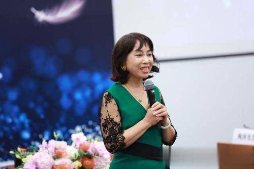 她开了6家公司,还赚得百亿身价_刘永好_李巍_妻子