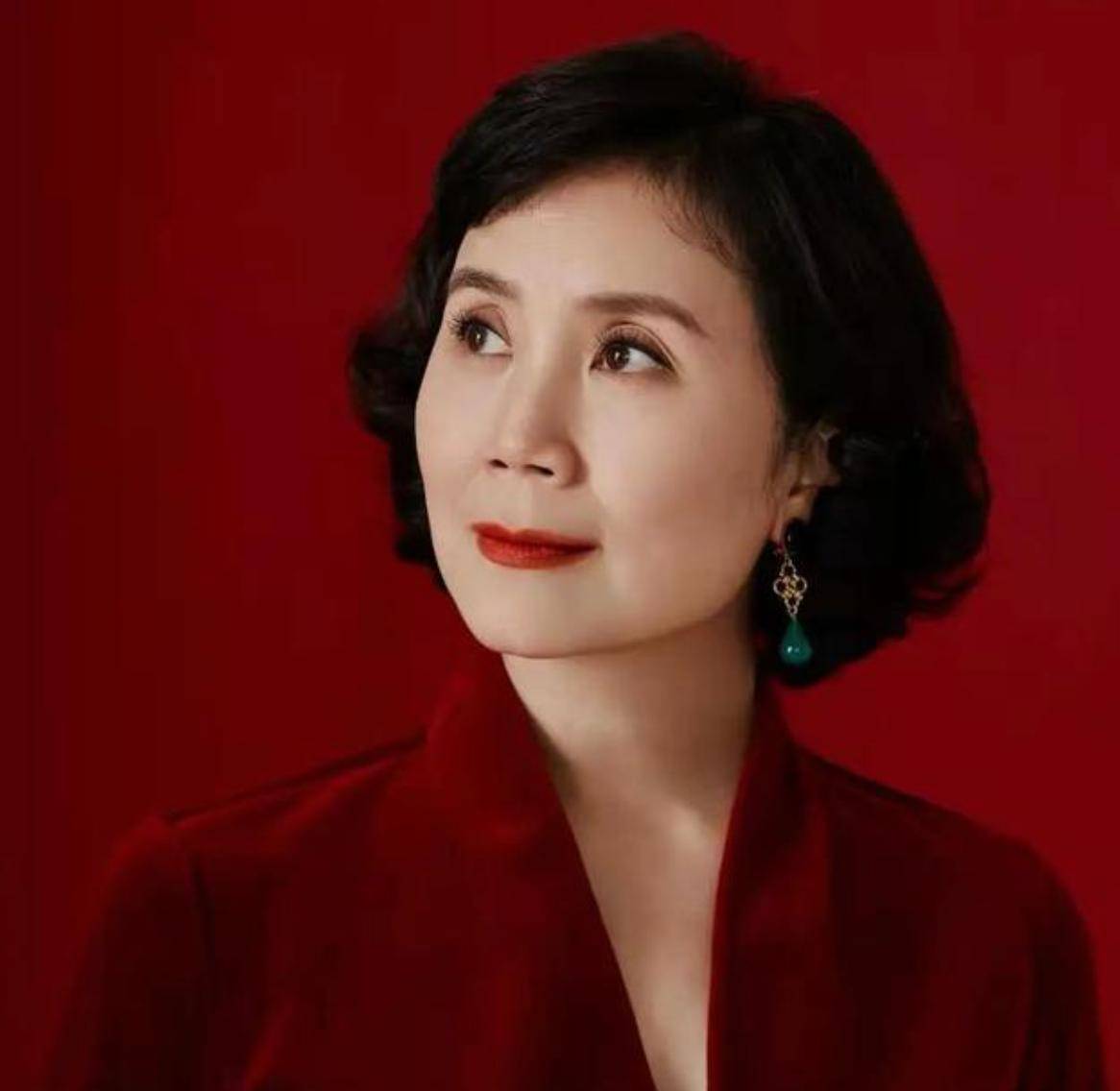 这8位移民后回国的老牌明星:有人为捞钱,有人安享晚年_李勤勤_严晓频