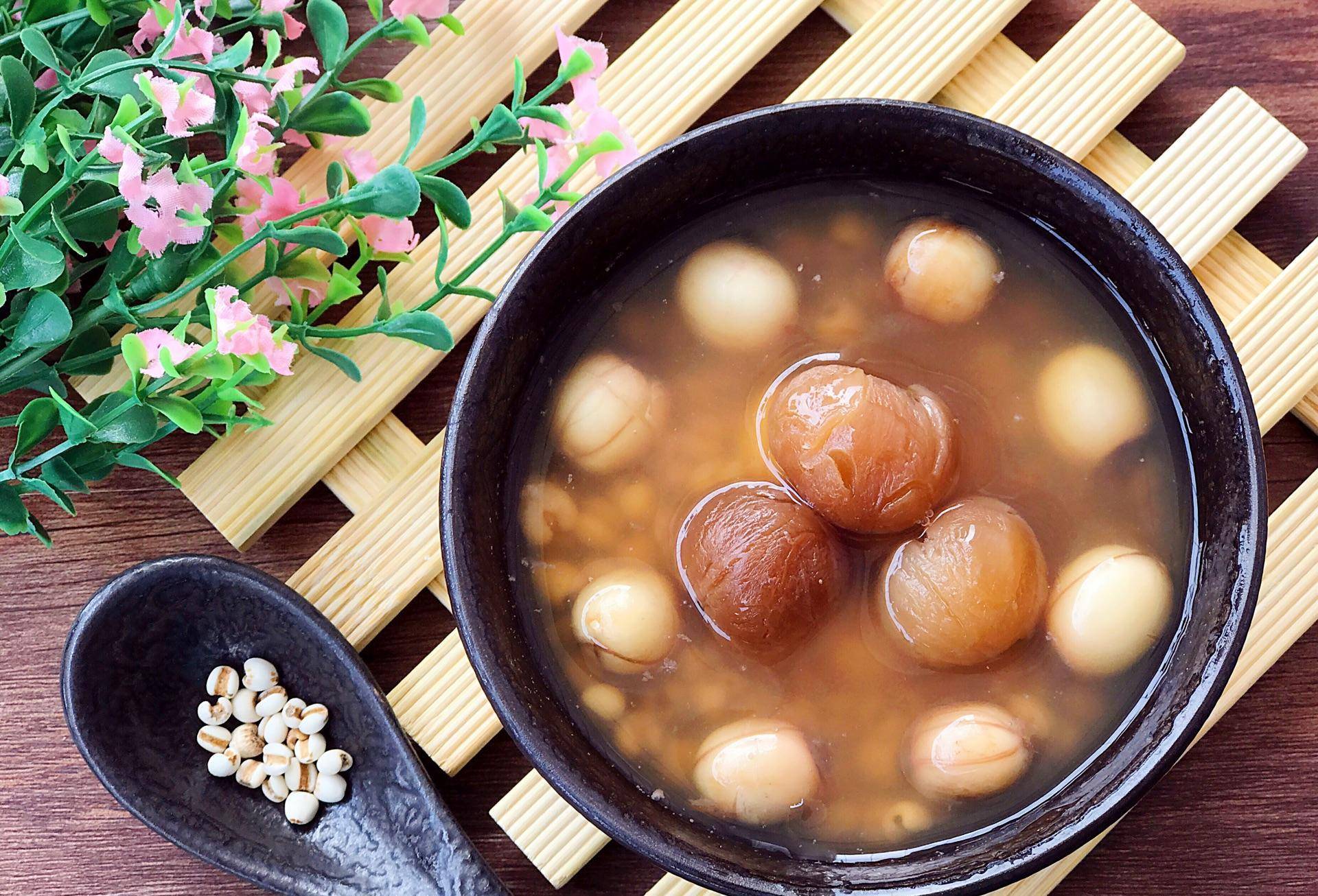 【桂圆薏米莲子汤的具体做法】自古就有"北参南参