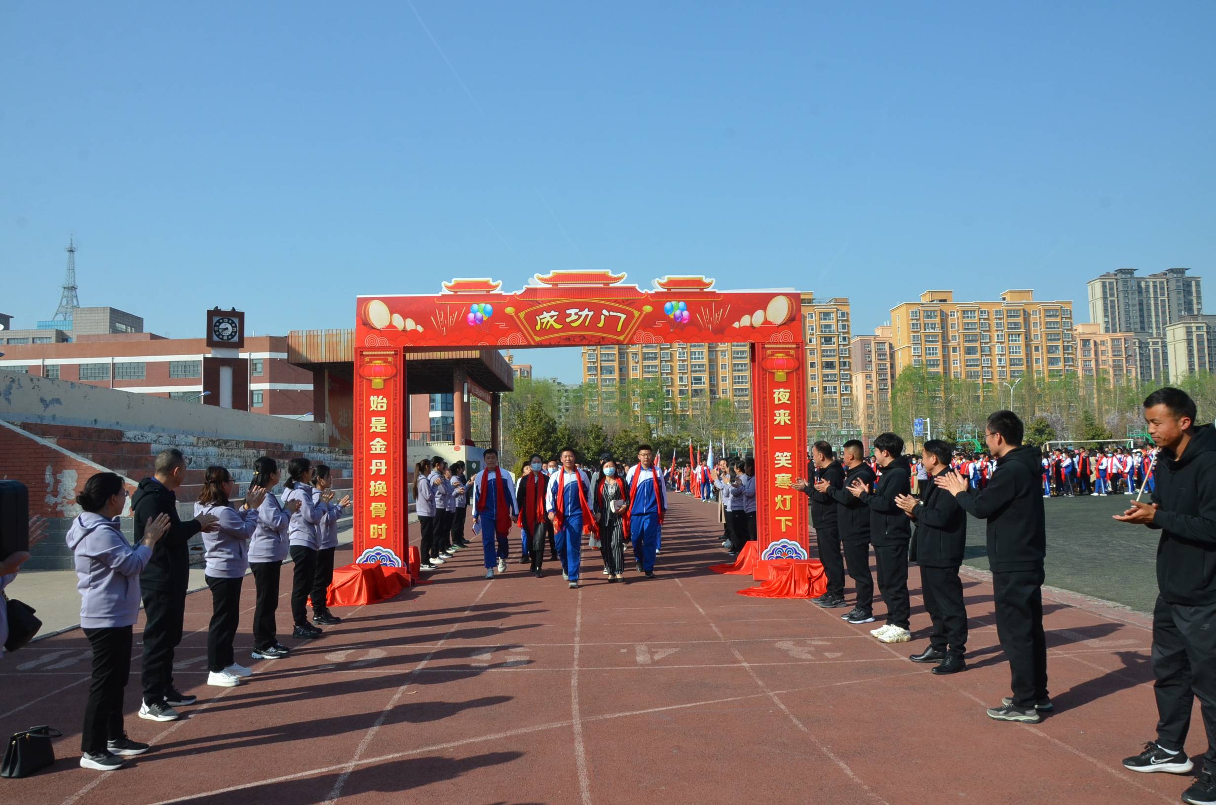 濮阳市第六中学举行2023届毕业班"决胜中考 百日誓师大会"_全体师生