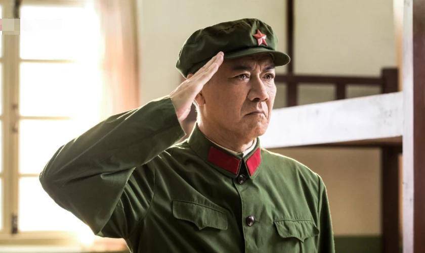 明明油头粉面却偏硬演军人,这7位专业演员告诉你,啥叫铁骨军人_李幼斌