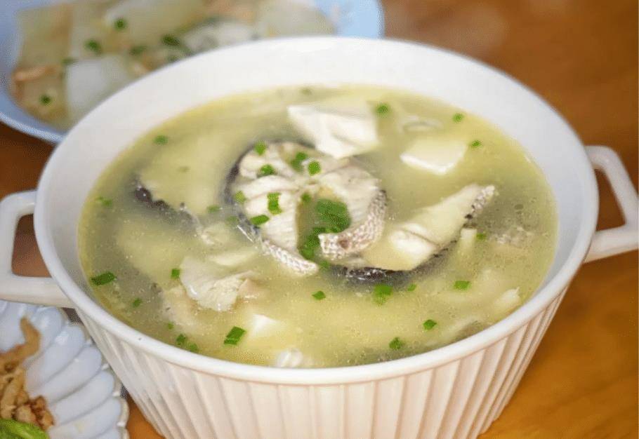 不要错过这道平菇黑鱼豆腐汤.这汤很好喝,鱼肉很肥美,营养健康,营养