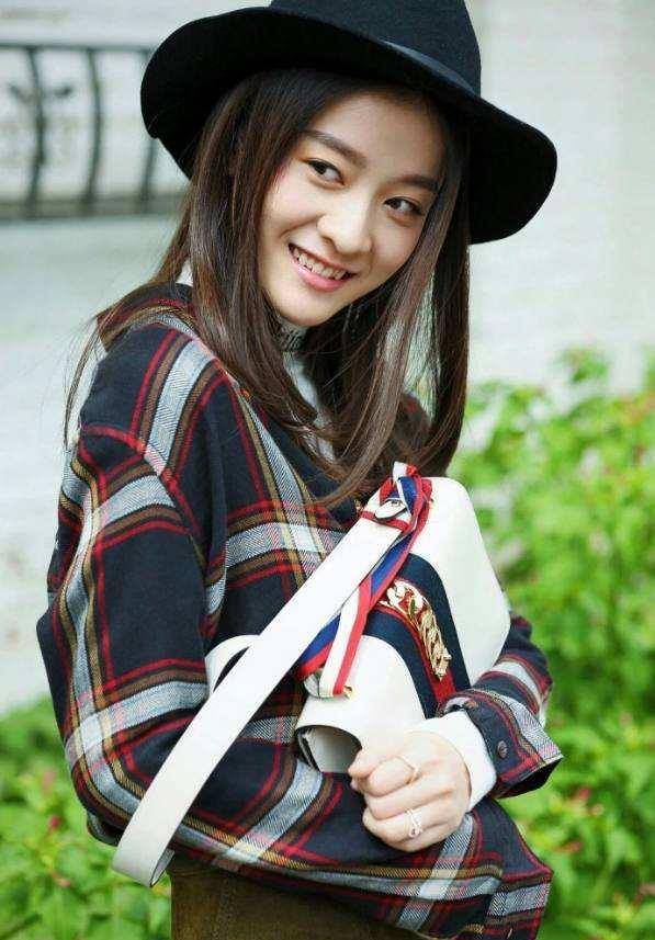 同人不同命,她意外把妹妹带进演艺圈,如今却成为妹妹的经纪人_张雪迎