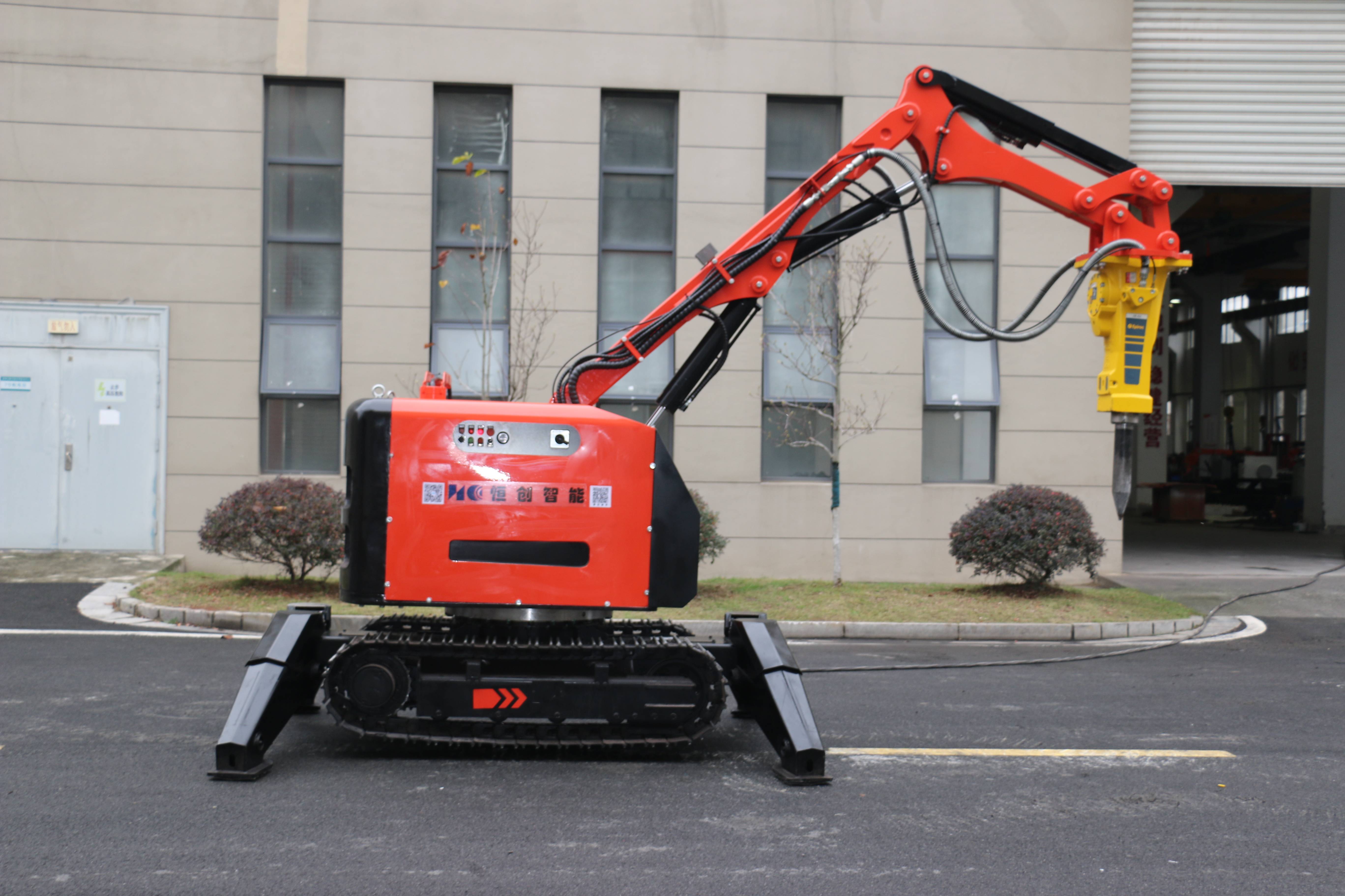 破拆机器人的高效率工作_矿山_分类_金属矿