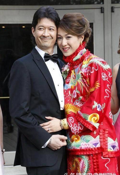 艺人钟嘉欣(linda)与老公结婚三年,在2016年生下女儿kelly之后,早前