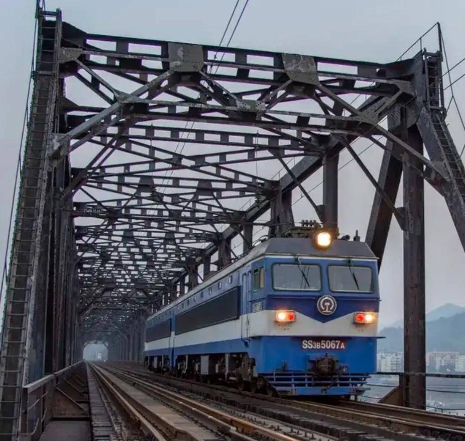 白沙陀长江铁路大桥图片