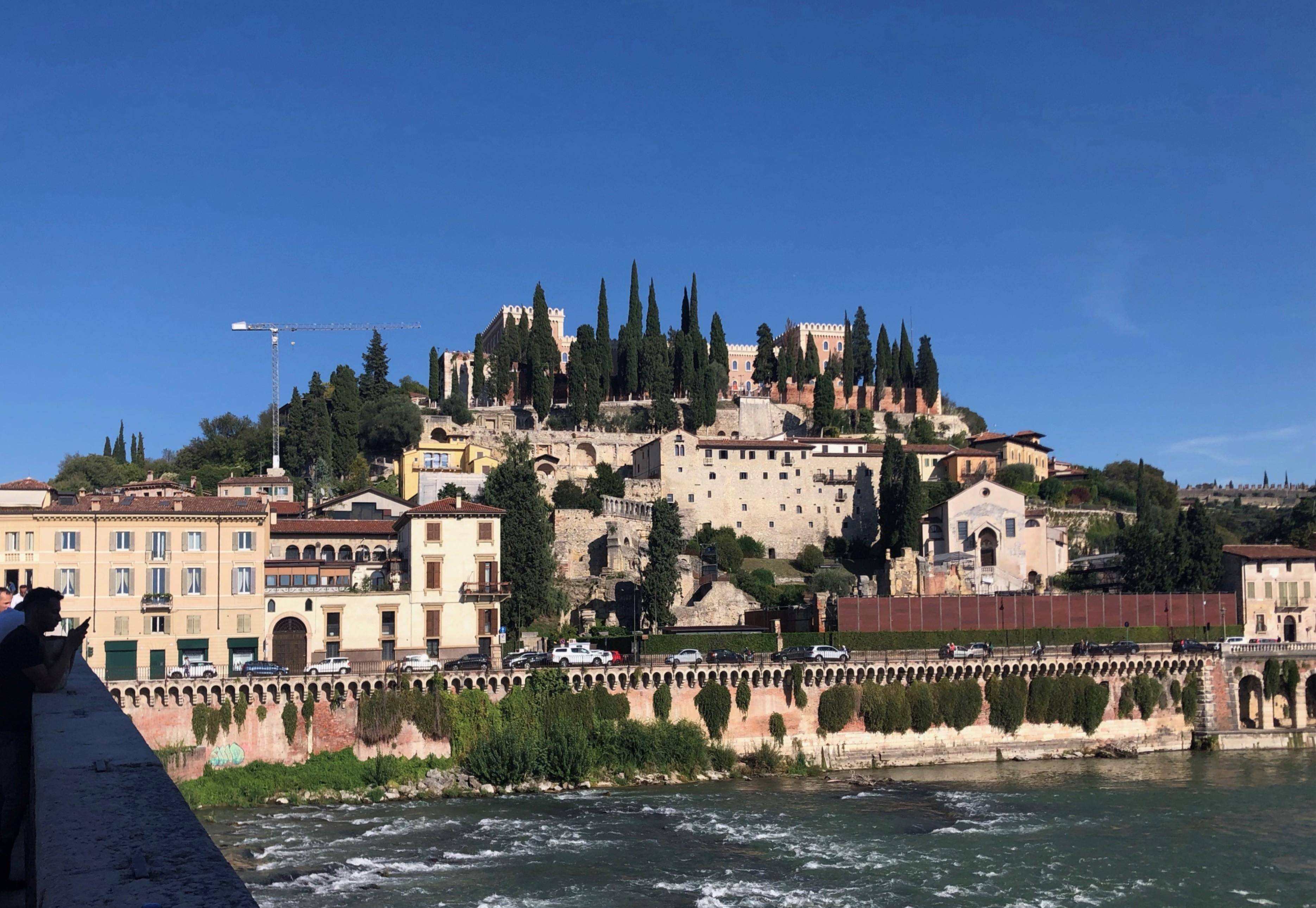 欧洲游记:维罗纳的圣彼得城堡 castel san pietro_山坡上_石桥