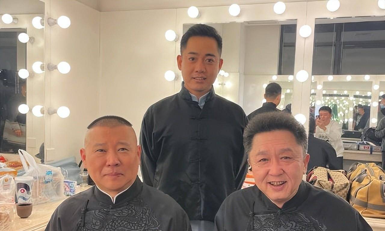 德云社孔云龙三庆园演出,与章九徕唱原创歌曲,德云社近期挺小心_观众