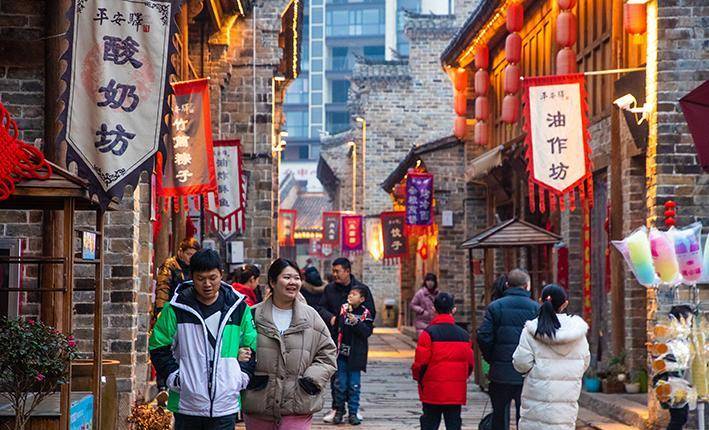 夜幕下平安驿里逛"逗街",豫风楚韵拂面来,民俗美食醉游人_豫南_旅游