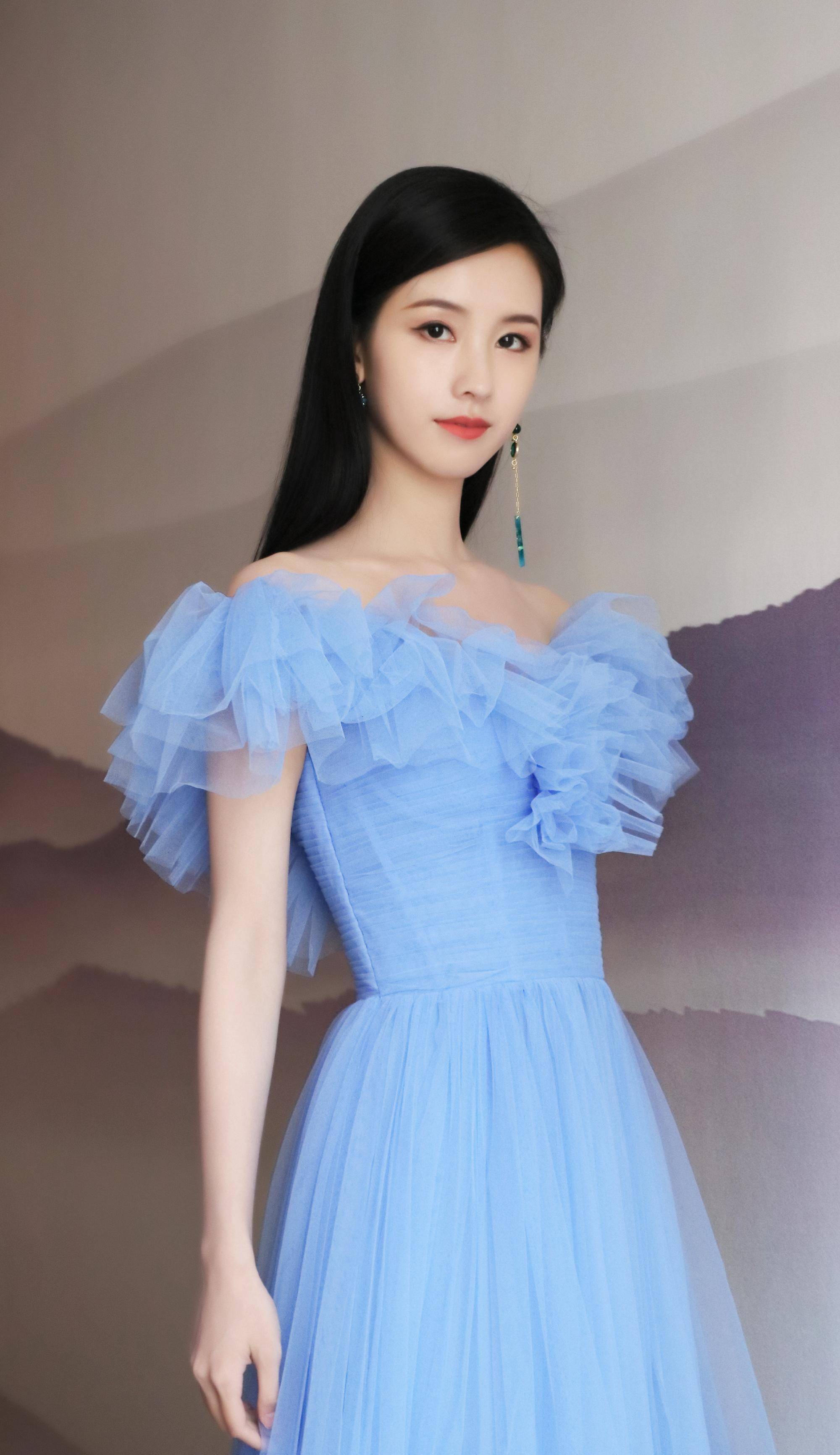 陈都灵:25张最美写真照,不愧为"校花女神"!