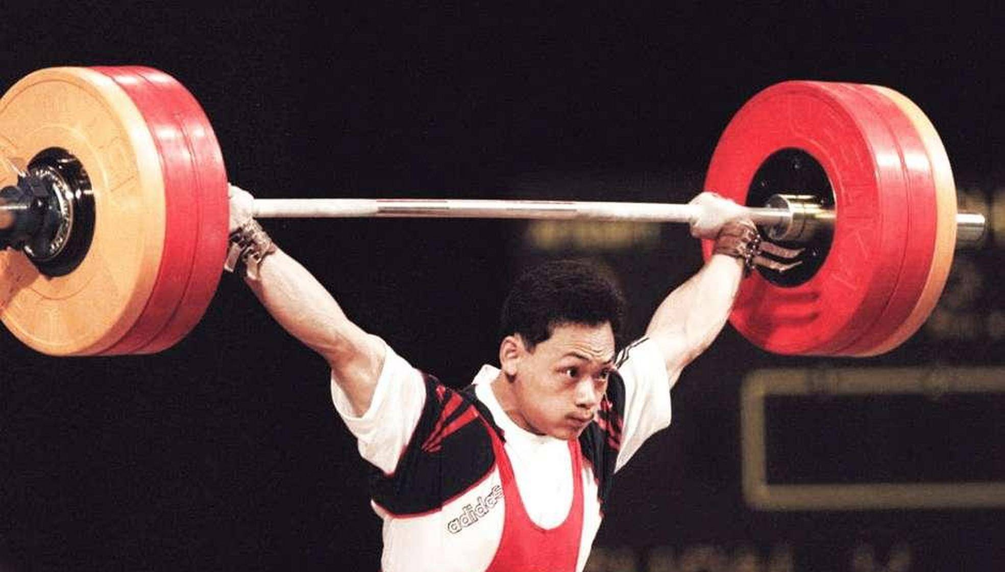 举重冠军占旭刚:退役后娶初恋空姐,带出奥运冠军徒弟,官至副厅_姚健