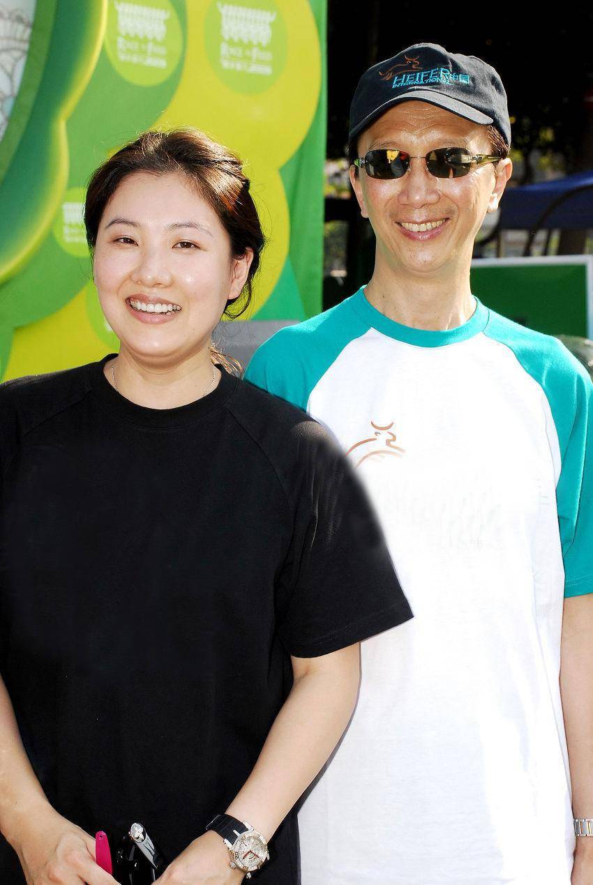 传奇梁锦松：与伏明霞再婚21年，他的前妻后来怎样了？_谭淑芬_中国香港_工作