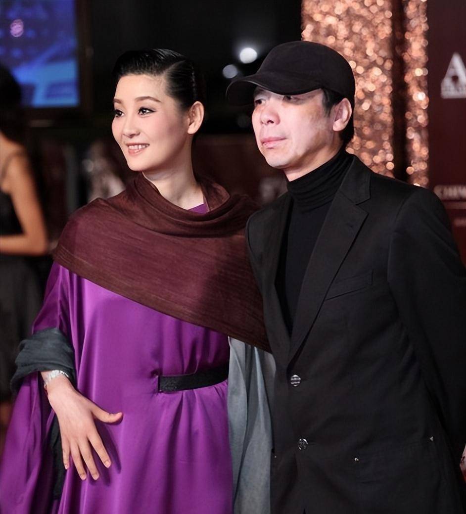 同样是冯小刚的孩子,把张娣女儿和徐帆女儿一对比,差距就出来了_父亲