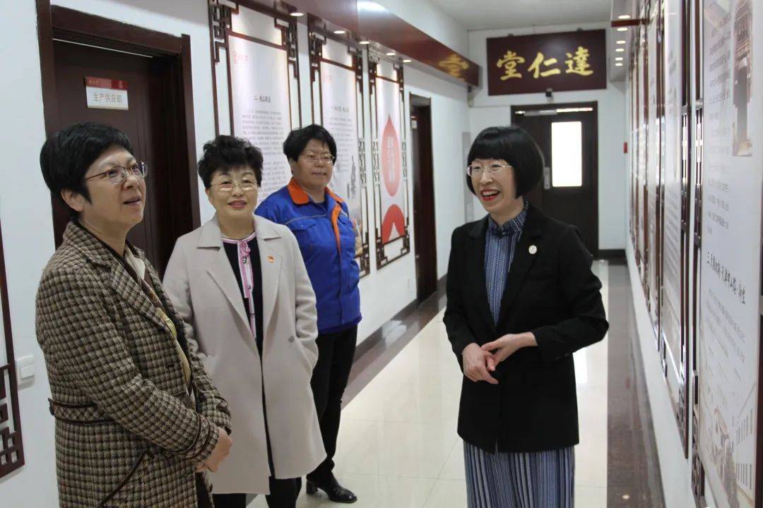 左右滑动查看更多参观指导陈欣书记一行先后参观了天津医药展览馆,津